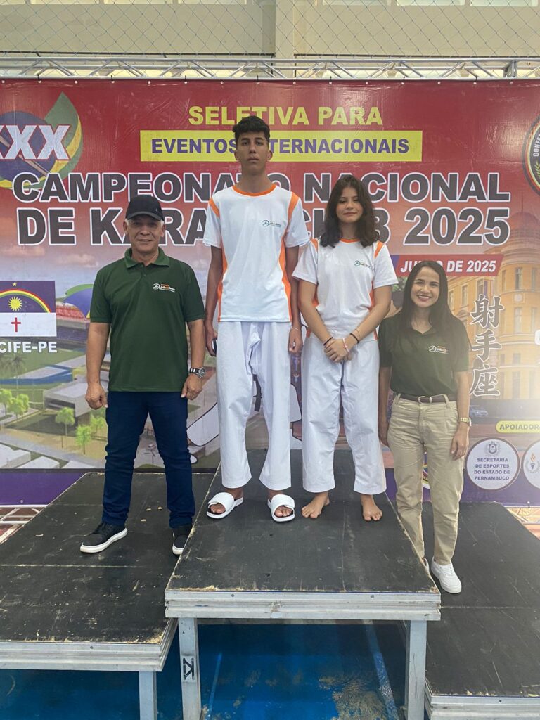 Alunos do Instituto João de Barro no Campeonato Brasileiro de Karatê